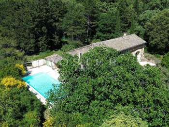 Maison 5 pièces 206 m² · à Grillon · 206 m² · 695 000 €