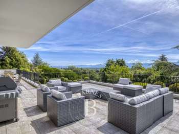 Maison 12 pièces 449 m² · à Grilly · 449 m² · 3 750 000 €