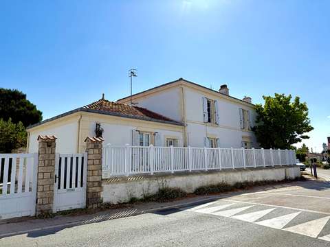 Vente maison 8 pièces Grues 85