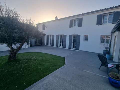 Vente maison 8 pièces Grues 85