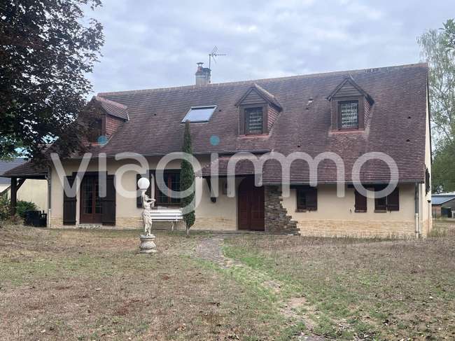 Maison 7 pièces 193 m² · à Guécélard · 193 m² · 124 800 €
