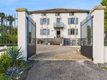 Maison 11 pièces 410 m² · à Guiche · 410 m² · 1 595 000 €
