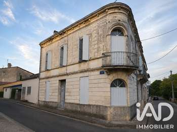 Maison 8 pièces 168 m² · à Guîtres · 168 m² · 159 000 €