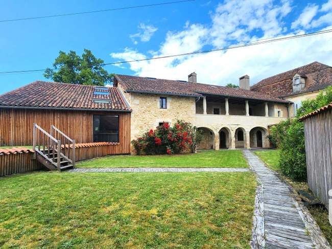 Maison 11 pièces 342 m² · à Jaure · 342 m² · 397 000 €