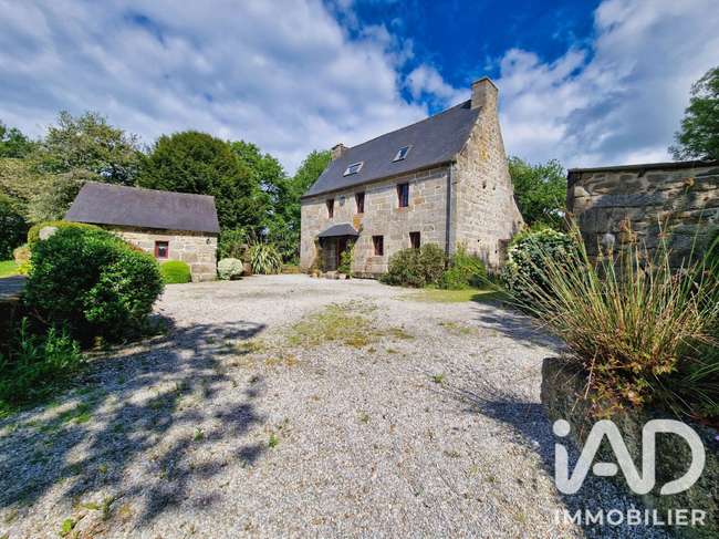 Maison 5 pièces 176 m² · à Kergrist-Moëlou · 176 m² · 413 000 €