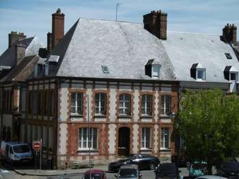 Maison 11 pièces 252 m² · à L'Aigle · 252 m² · 466 200 €