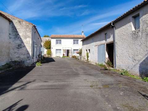 Vente maison 4 pièces La Brousse 17