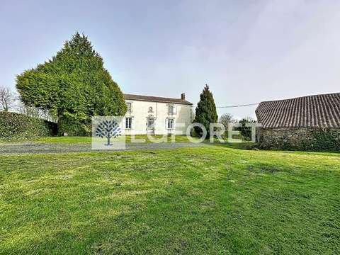 Vente maison 8 pièces La Chapelle-Saint-Laurent 79