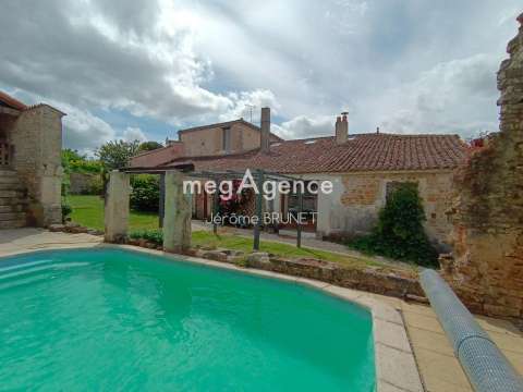 Vente maison 12 pièces La Chapelle-Thémer 85