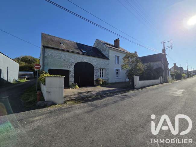 Maison 9 pièces 248 m² · à La Chartre-sur-le-Loir · 248 m² · 257 000 €