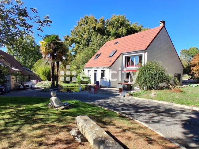 Maison 6 pièces 142 m² · à La Ferrière-Bochard · 142 m² · 328 500 €