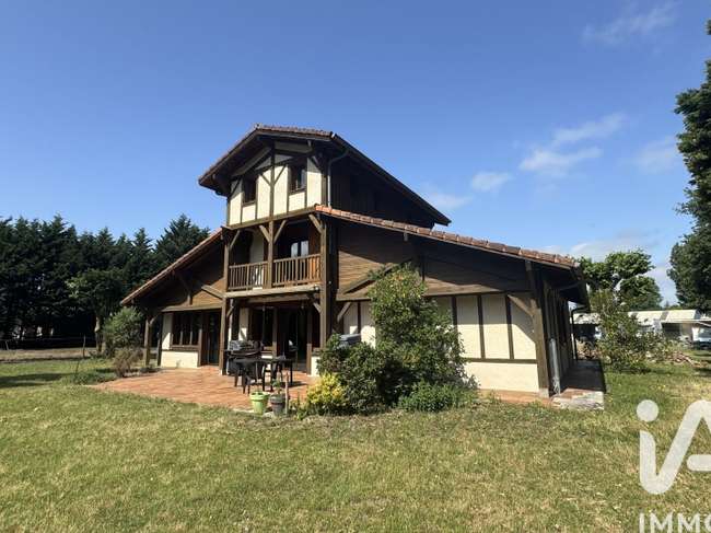 Maison 8 pièces 228 m² · à Labouheyre · 228 m² · 440 000 €