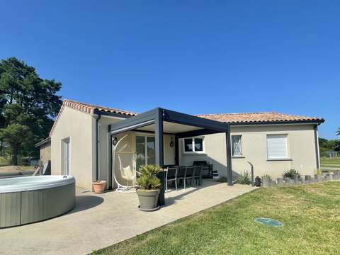 Vente maison 4 pièces Lamothe-Montravel 24