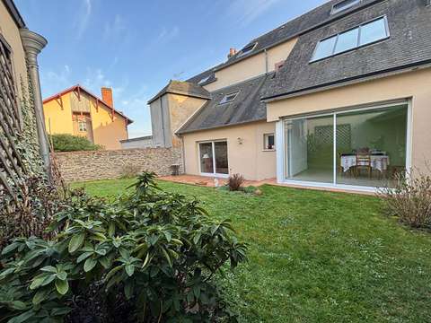 Vente maison 6 pièces Laval 53