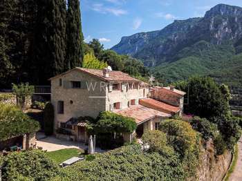 Vente maison 8 pièces Le Bar-sur-Loup 06