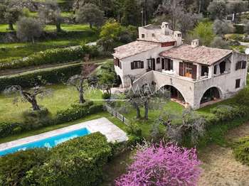 Maison 7 pièces 240 m² · à Le Broc · 240 m² · 895 000 €