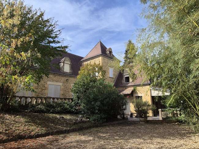 Maison 8 pièces 184 m² · au Bugue · 184 m² · 420 000 €