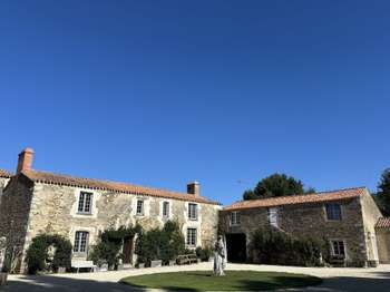 Vente maison 11 pièces Le Fenouiller 85