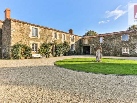 Vente maison 11 pièces Le Fenouiller 85