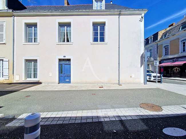 Maison 5 pièces 167 m² · à Le Lion-d'Angers · 167 m² · 244 700 €
