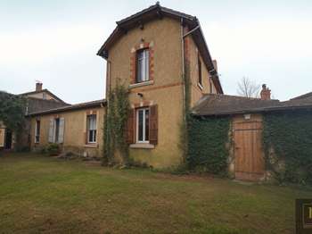 Maison 9 pièces 220 m² · à Le Loroux-Bottereau · 220 m² · 190 000 €