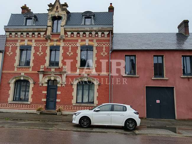 Maison 9 pièces 195 m² · au Mêle-sur-Sarthe · 195 m² · 358 700 €