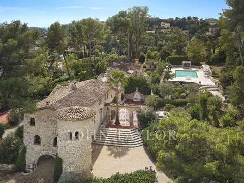 Vente maison 10 pièces Le Rouret 06