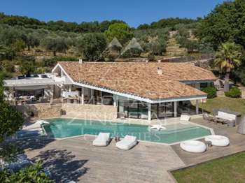 Vente maison 8 pièces Le Rouret 06