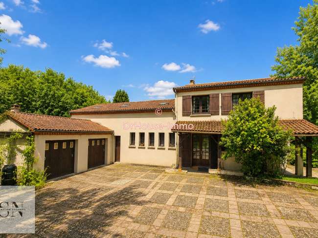 Maison 10 pièces 289 m² · à Lédat · 289 m² · 278 900 €