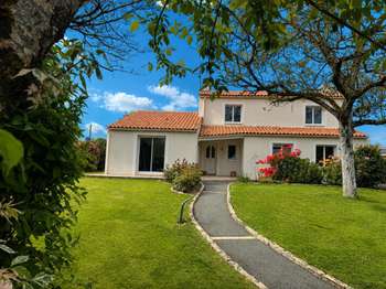 Vente maison 8 pièces Les Clouzeaux 85