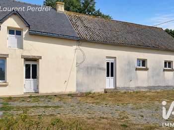 Maison 2 pièces 128 m² · à Les Fougerêts · 128 m² · 84 000 €
