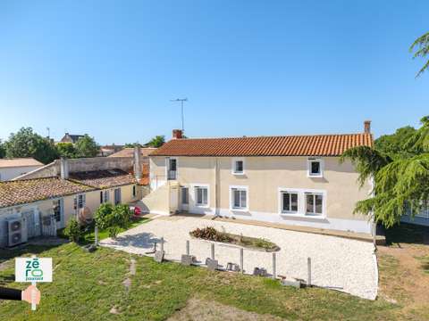 Vente maison 8 pièces Les Magnils-Reigniers 85