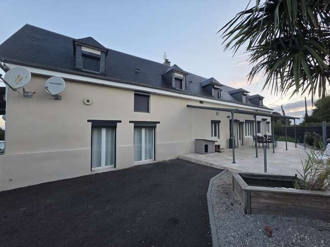 Maison 7 pièces 215 m² · aux Monceaux · 215 m² · 430 000 €