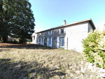 Maison 5 pièces 161 m² · à Lezay · 161 m² · 117 000 €
