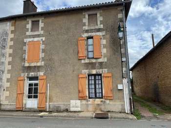 Maison 9 pièces 213 m² · à Lezay · 213 m² · 75 936 €