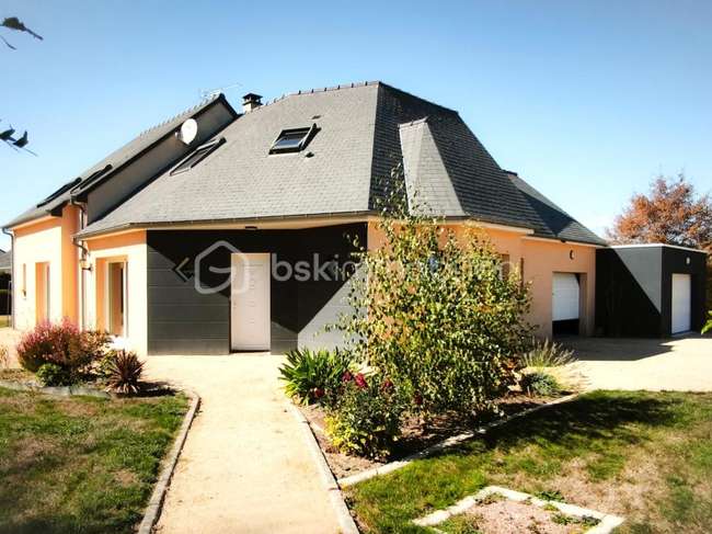 Maison 7 pièces 163 m² · à Loiron-Ruillé · 163 m² · 338 500 €