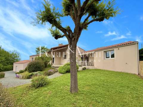 Vente maison 9 pièces Longèves 85