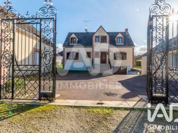 Maison 10 pièces 178 m² · à Lorris · 178 m² · 290 000 €