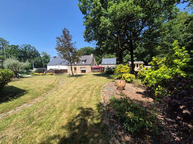 Maison 10 pièces 224 m² · à Loyat · 224 m² · 336 000 €