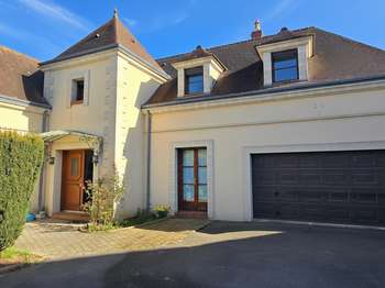 Maison 10 pièces 212 m² · à Lucé · 212 m² · 402 000 €