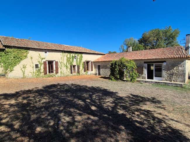 Maison 7 pièces 250 m² · à Magnac-Lavalette-Villars · 250 m² · 249 000 €