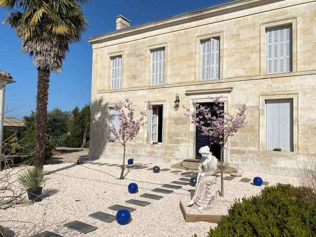 Maison 12 pièces 390 m² · à Marsais · 390 m² · 976 500 €