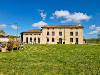 Maison 9 pièces 258 m² · à Melle · 258 m² · 243 000 €
