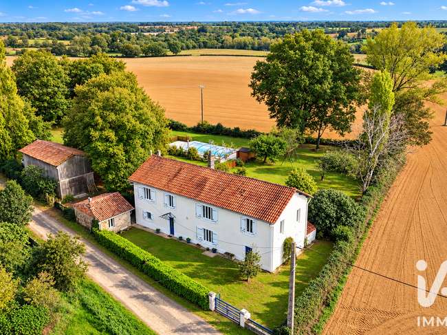 Maison 6 pièces 153 m² · à Mervent · 153 m² · 345 000 €