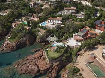 Vente maison 12 pièces Miramar 06
