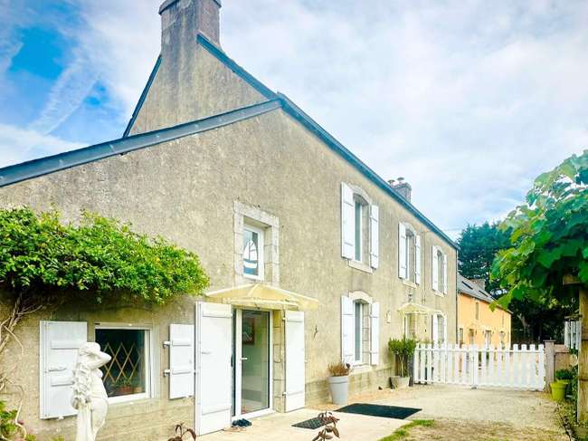 Maison 8 pièces 229 m² · à Moëlan-sur-Mer · 229 m² · 676 000 €