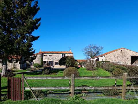 Vente maison 8 pièces Montaigu 85