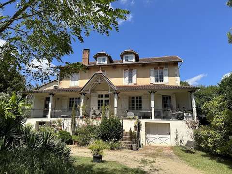 Vente maison 9 pièces Montguyon 17