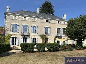 Maison 7 pièces 262 m² · à Montguyon · 262 m² · 538 000 €