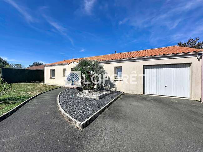 Maison 5 pièces 104 m² · à Montravers · 104 m² · 199 900 €